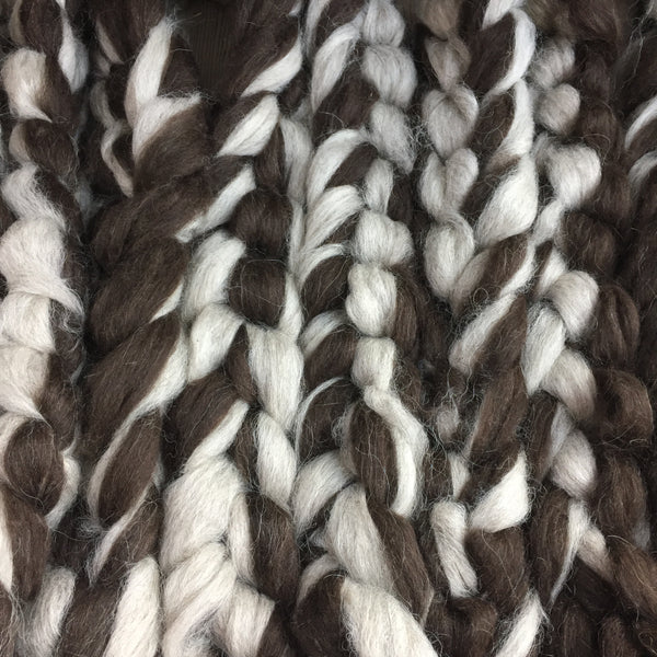 100% Icelandic Lamb Pin-Drafted Roving - Bay Black & Silver Grey - 2 o ...