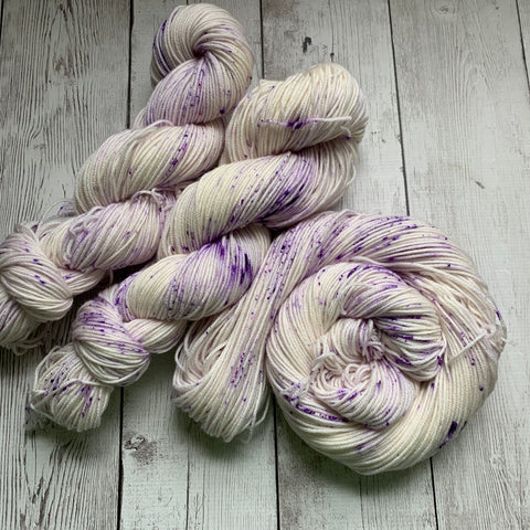 DK - AMETHYST™ -  Speckle Dyed - 274 yds 3.5 oz RTS (923)