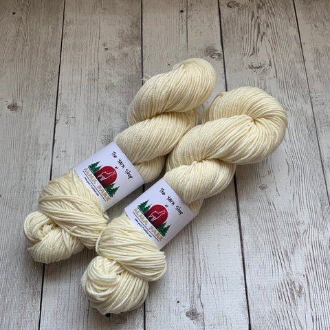 WORSTED -  Squish Worsted Undyed - 218 yds 3.5 oz RTS